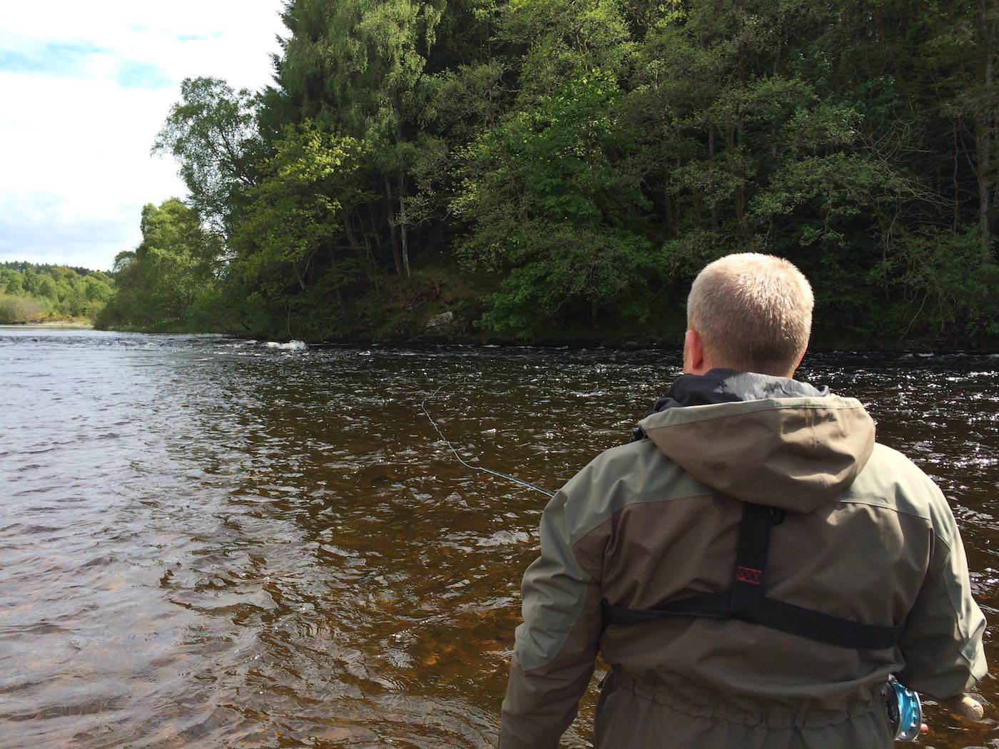 The quality of your salmon fly swim over the full course of the salmon fishing day ultimately decides how many salmon you are likely to catch. Riverbank movement is very important in Scottish salmon fishing and note this salmon fishing trip guest is keeping well back from the deeper and darker salmon holding water underneath the high trees on the far side of the river.