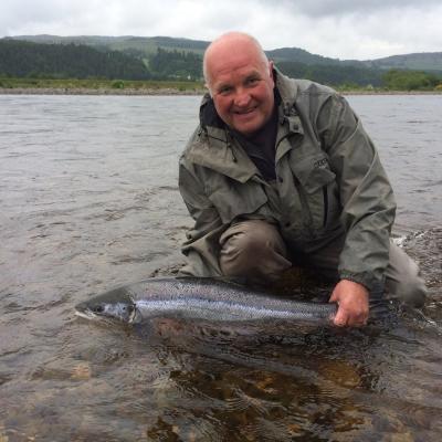 This perfect Summer salmon was hooked at the tail of the Ash Tree Pool on Kinnaird and landed by myself as the salmon guide a few hundred yards down stream at the New Pool. This was a hard running Summer salmon that paused briefly at the tail of the pool just as this salmon fishing trip client was presenting his fly there. This area of the River Tay is very close to the Perthshire village of Dalguise.