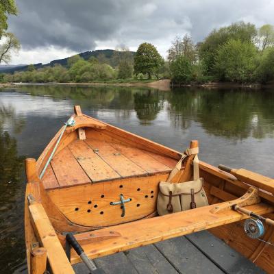 Here's the bow section of a hand built River Tay 16ft salmon fishing 'coble' boat with a Brady fishing back and Bruce & Walker salmon Spey rod fitted with a Van Staal salmon fly reel. Professional salmon guides in Scotland take their personal salmon fishing equipment seriously too!