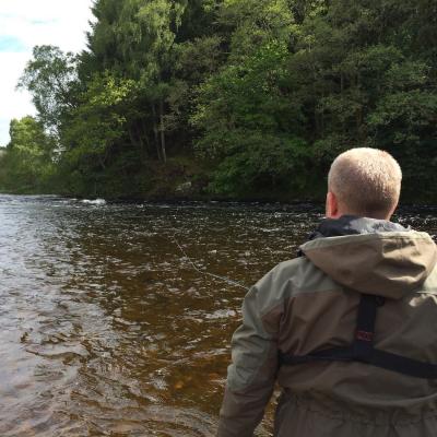 The quality of your salmon fly swim over the full course of the salmon fishing day ultimately decides how many salmon you are likely to catch. Riverbank movement is very important in Scottish salmon fishing and note this salmon fishing trip guest is keeping well back from the deeper and darker salmon holding water underneath the high trees on the far side of the river.