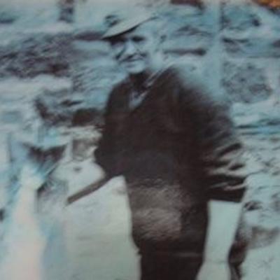 Here's a picture of River Tay legend Willie Laird with a perfect 36lbs Spring salmon. Willie was a career salmon ghillie on the Tay for 50+ years before his retirement in 1986. Willie was the Head Ghillie on the Tay's Newtyle Beat near Dunkeld and over his lifetime he inspired thousands of salmon fishers.