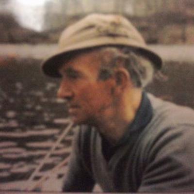 Here's a picture of River Tay professional salmon fishing ghillie legend Willie Laird in a pondering pose beside the river. Willie was a career ghillie and boatman on the Tay for 50+ years before his retirement in 1986. Willie was the Head Ghillie on the Tay's Newtyle Beat near Dunkeld for all of his adult life.