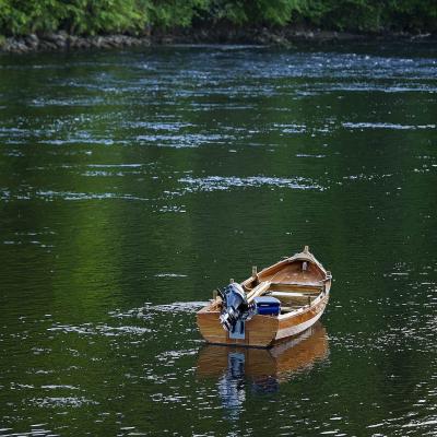 This is a hand built 16ft River Tay 'coble' boat which are constructed from larch & oak by master boat builder John Ferguson who's based in Stanley in Perthshire. These beautiful river salmon fishing boats are a pleasure to use as a professional salmon guide and open up multi faceted fishing applications in addition to the normal fishing tactics deployed from the riverbanks.
