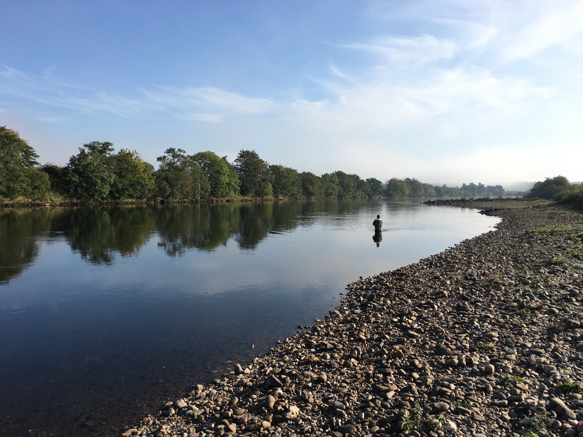 I took this shot of a salmon fly fishing angler at the Croys Pool of the Kercock salmon beat which is one of many middle River Tay hot spots. This middle area of the Tay is good for salmon fishing from March through to October and the Tay can be fished with the fly or with a spinning lure. This lovely gravel riverbank is easy to fish from unlike the far tree clad riverbank.