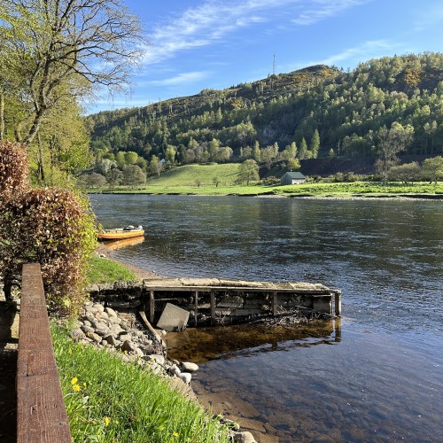 I took this photo of the stone build Newtyle Beat jetty which dates back to 1970 when it was constructed by Willie Laird who was the Newtyle Beat ghillie at that time. I served as Head Ghillie on Newtyle from 2001 to 2009 which was a fantastic period for me as a professional salmon guide. You can see the boathouse I built in 2008 on the opposite bank if you look closely. You can also see one of our traditional River Tay harling boats just upstream of this famous jetty.