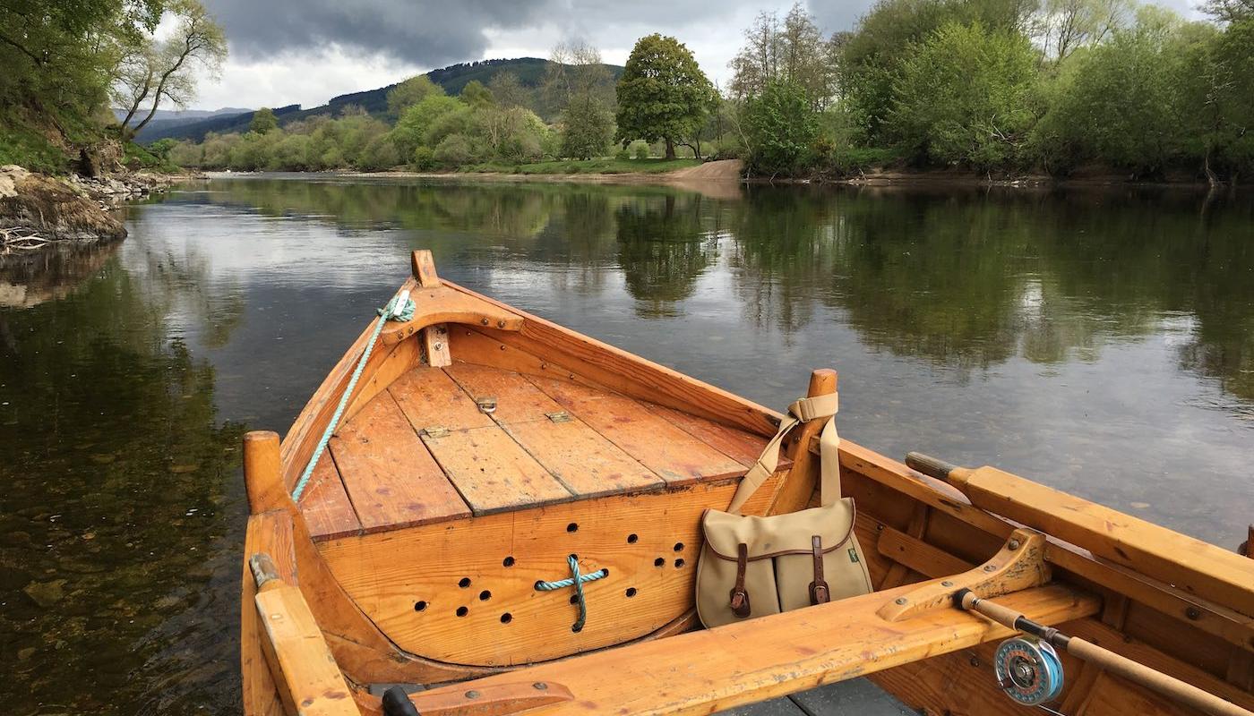 Here's the bow section of a hand built River Tay 16ft salmon fishing 'coble' boat with a Brady fishing back and Bruce & Walker salmon Spey rod fitted with a Van Staal salmon fly reel. Professional salmon guides in Scotland take their personal salmon fishing equipment seriously too!
